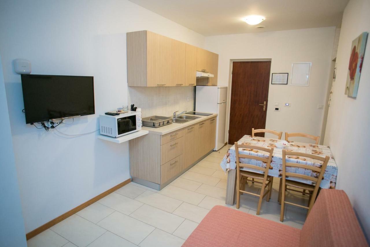 Agata Apartments Novalja Buitenkant foto