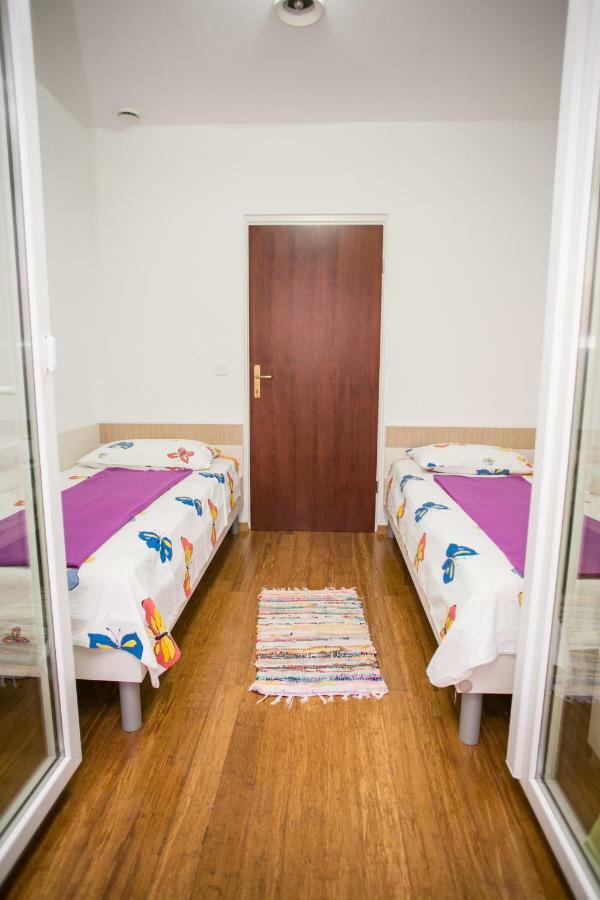 Agata Apartments Novalja Buitenkant foto